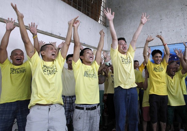 Laughter Yoga in Philippines Prison-img