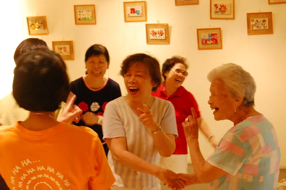 Laughter Yoga at Doctor's clinic in Taiwan-img