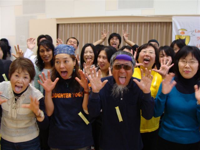 Japanese Mini- Basketball Team Incorporate Laughter Yoga-img